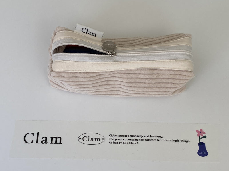 淡色の文房具と雑貨を並べたギフト向けフラットレイ